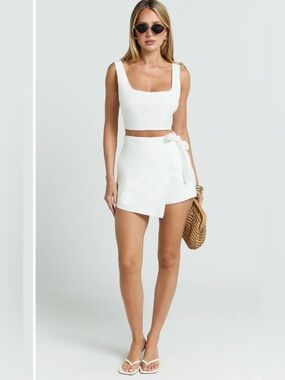 NWT Showpo POLINA White Linen Two-Piece Crop Top and Wrap Skort Set Size 6